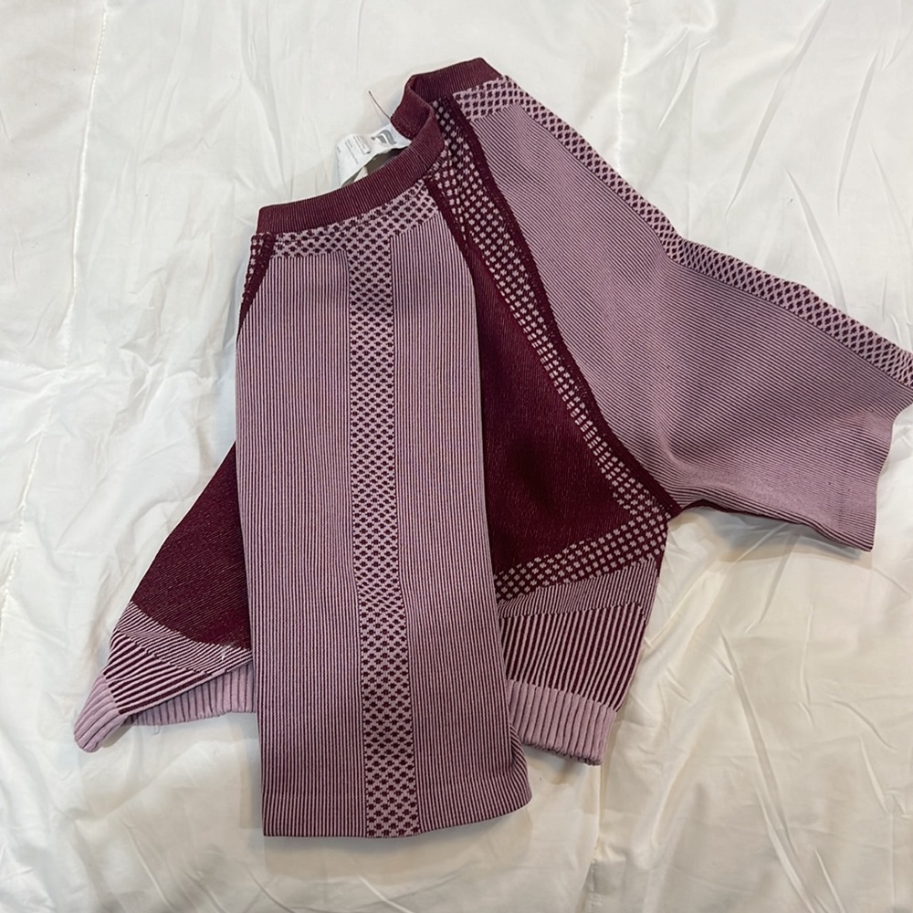 Fabletics Crop Workout Top - Picture 8 of 8